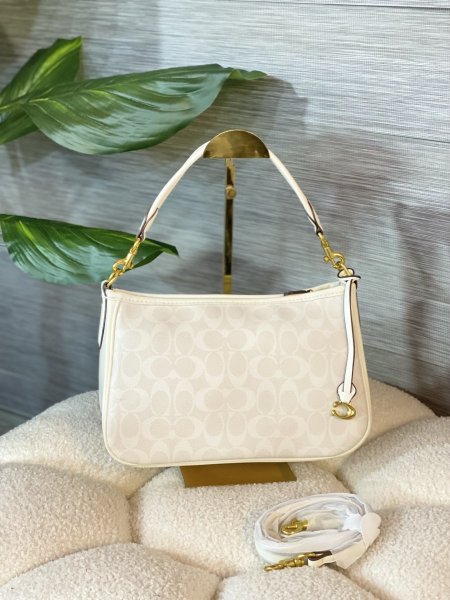 حقيبة كوتش مختومة مع حزام وعلبة ✨